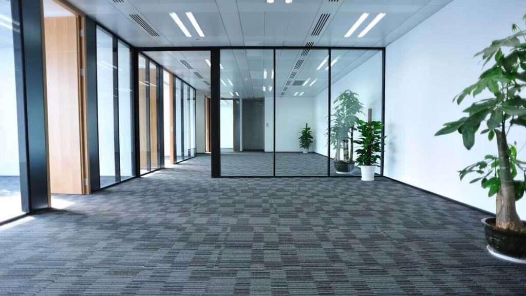 kantoorpand ontruimt in alkmaar